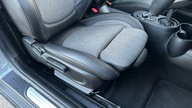 MINI Hatchback 135kW Cooper S Level 2 33kWh 3dr Auto Electric Hatchback